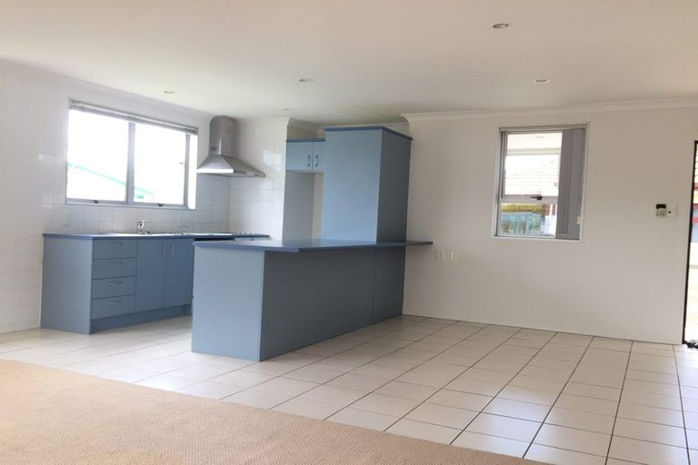 Photo of property in 2 Frank Evans Place, Henderson, Auckland, 0610