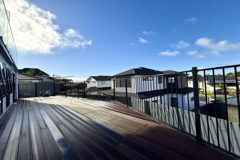 Photo of property in 4 Tawapou Close, Massey, Auckland, 0614