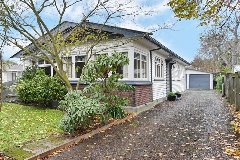 Photo of property in 100 Edward Avenue, Edgeware, Christchurch, 8013
