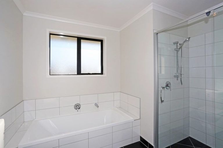 Photo of property in 2 Lippiatt Crescent, Pokeno, 2402