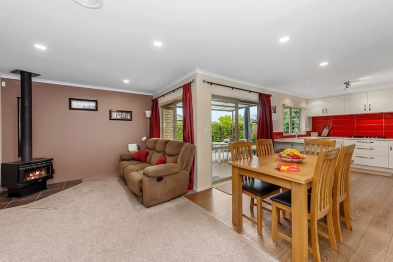 Photo of property in 6 Holly Place, Rototuna North, Hamilton, 3210