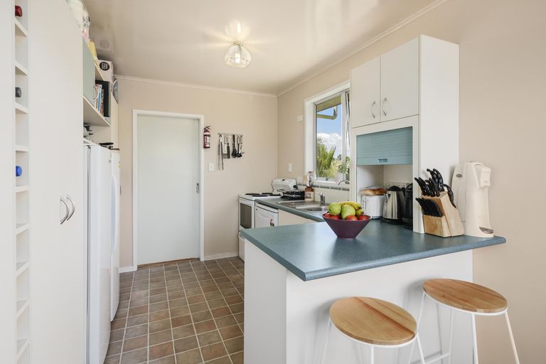 Photo of property in 18 Roick Parade, Glen Eden, Auckland, 0602