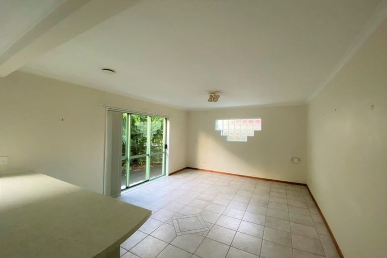 Photo of property in 17 Arirang Rise, Pinehill, Auckland, 0632