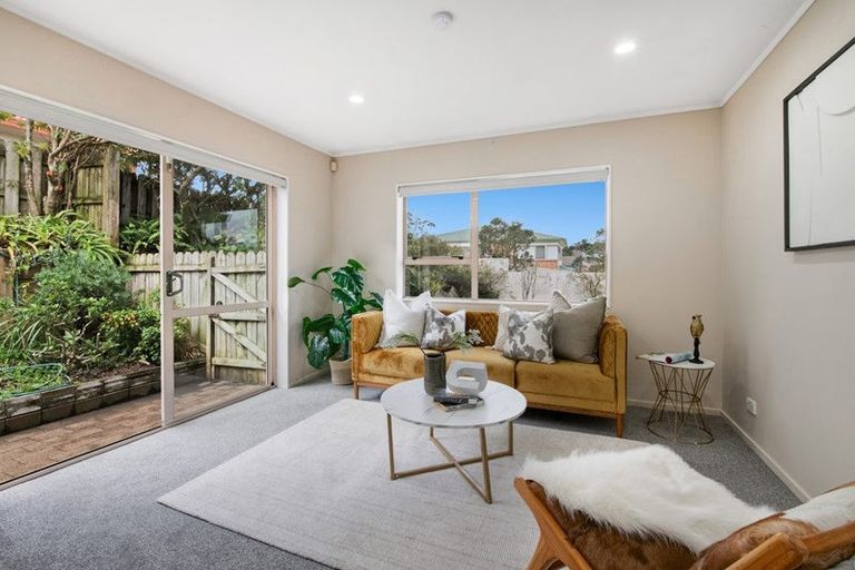 Photo of property in 36 Woodstock Road, Forrest Hill, Auckland, 0620