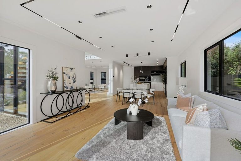 Photo of property in 6a Gulf Crest, Bucklands Beach, Auckland, 2012
