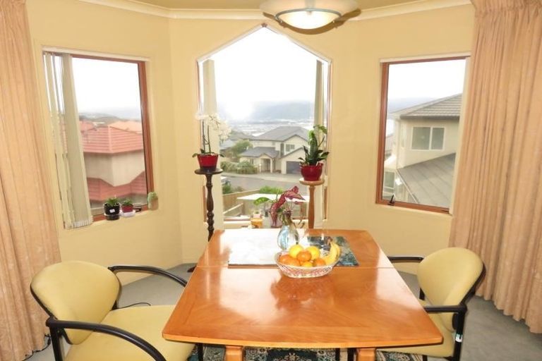 Photo of property in 12 Domett Street, Newlands, Wellington, 6037