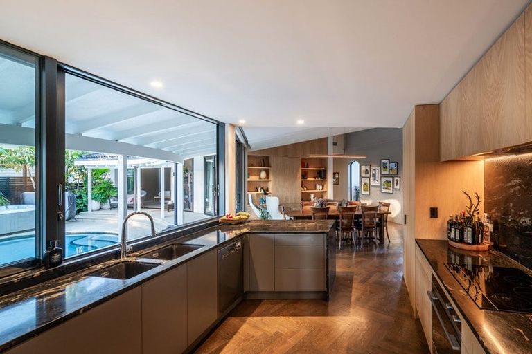 Photo of property in 1 Tiri Road, Takapuna, Auckland, 0620