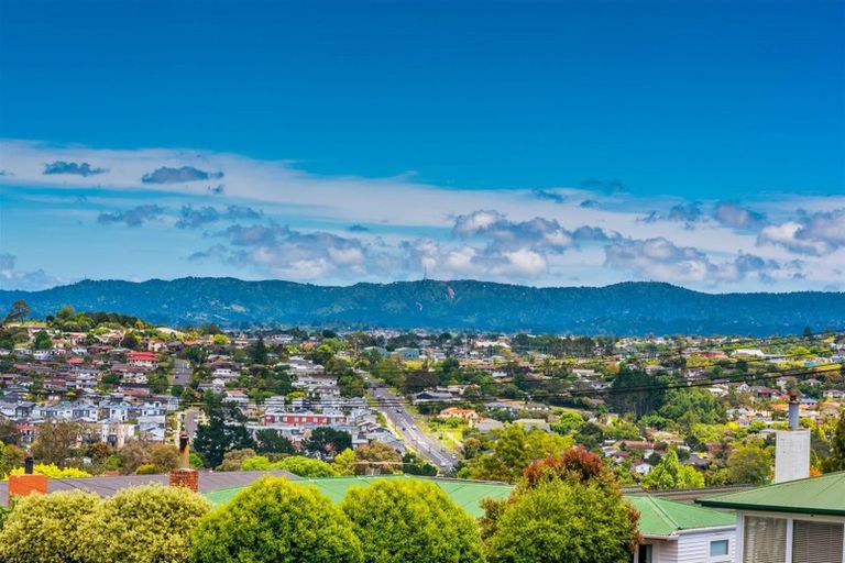 Photo of property in 2/38 Luckens Road, West Harbour, Auckland, 0618