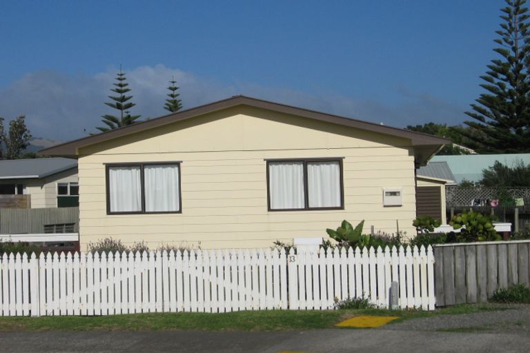 Photo of property in 13 Adrian Grove, Waikanae Beach, Waikanae, 5036