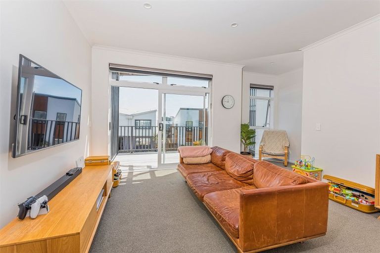 Photo of property in 25 Marine Parade, Hobsonville, Auckland, 0616
