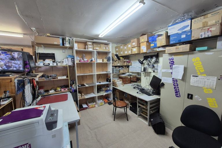 Photo of property in 1/2 Archibald Road, Kelston, Auckland, 0602