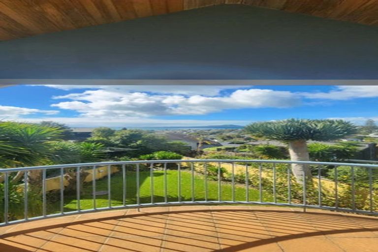 Photo of property in 1/83 East Coast Road, Castor Bay, Auckland, 0620