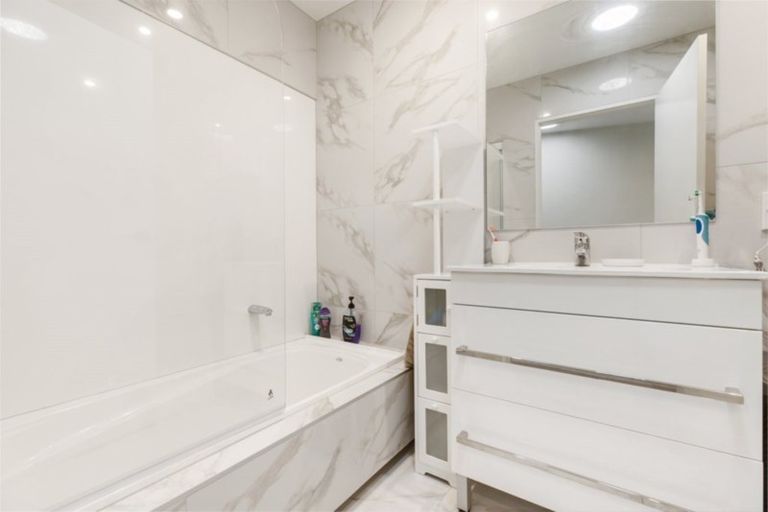 Photo of property in 43 Walsh Road, Papakura, 2110