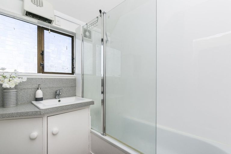 Photo of property in 9/17 Randwick Crescent, Moera, Lower Hutt, 5010