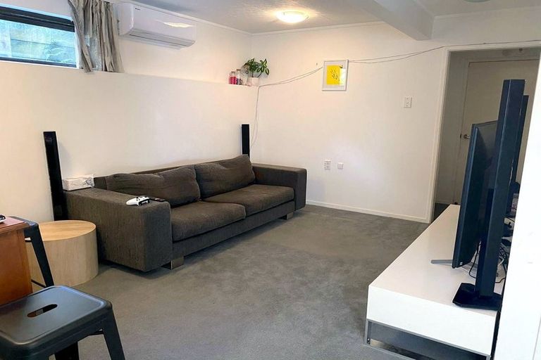 Photo of property in 69 Lynn Road, Bayview, Auckland, 0629