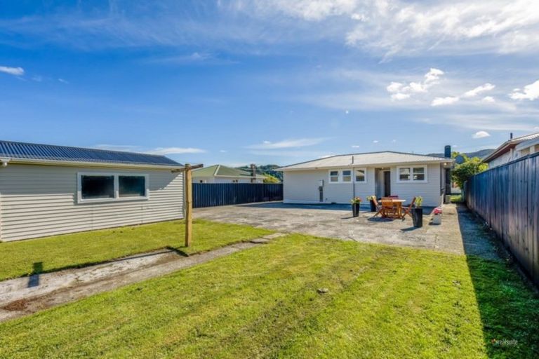 Photo of property in 14 Ruthven Road, Wainuiomata, Lower Hutt, 5014