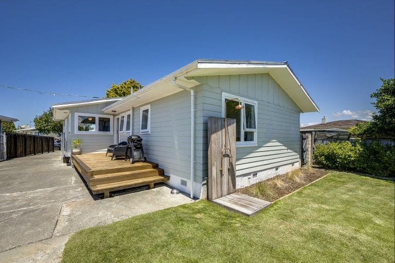 Photo of property in 21 Davidson Avenue, Pirimai, Napier, 4112