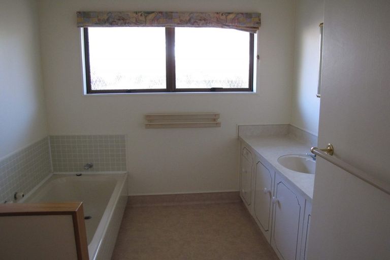 Photo of property in 3 Padfield Place, Havelock North, 4130