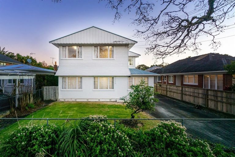 Photo of property in 17 Brewster Avenue, Morningside, Auckland, 1022