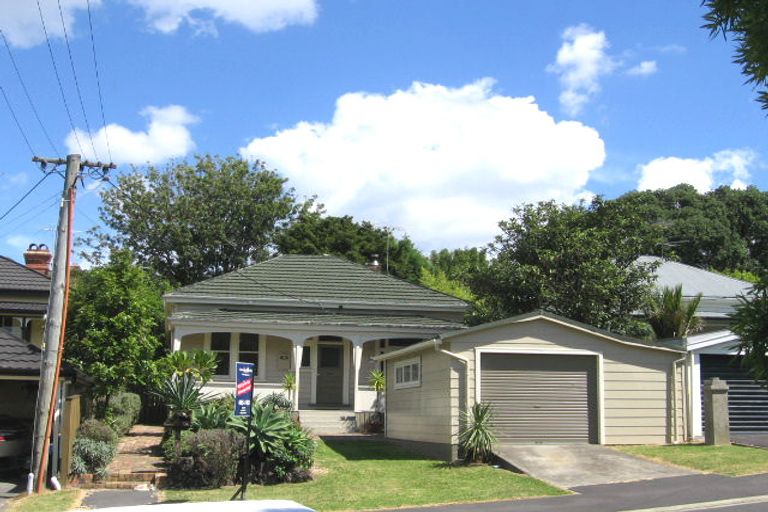 Photo of property in 21 Rutland Road, Stanley Point, Auckland, 0624