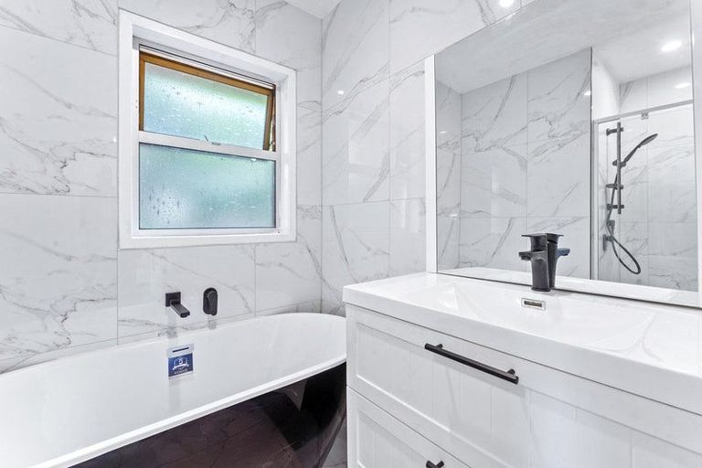 Photo of property in 1/55 Nile Road, Milford, Auckland, 0620