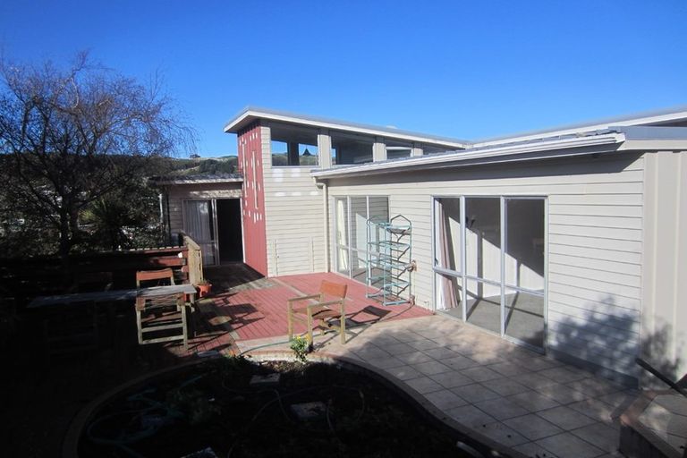 Photo of property in 1 Fyvie Avenue, Tawa, Wellington, 5028