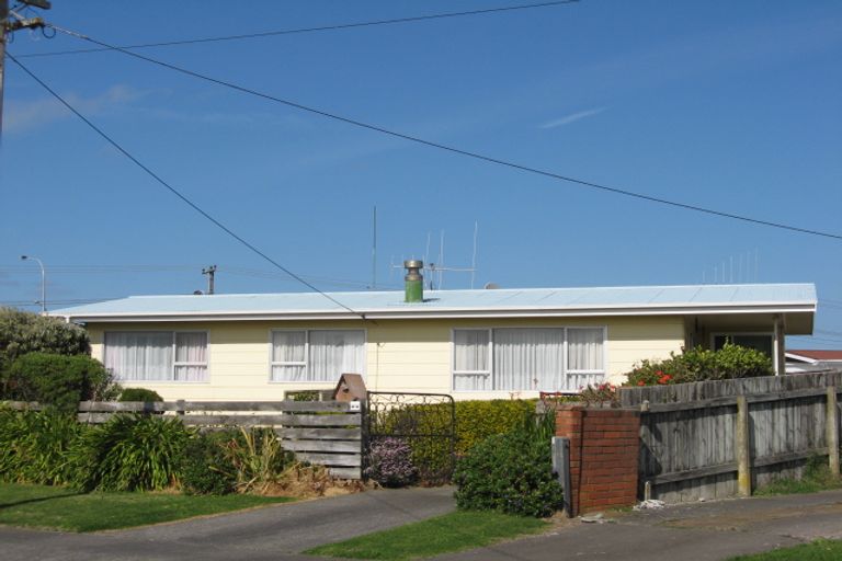 Photo of property in 5 Hood Street, Castlecliff, Whanganui, 4501