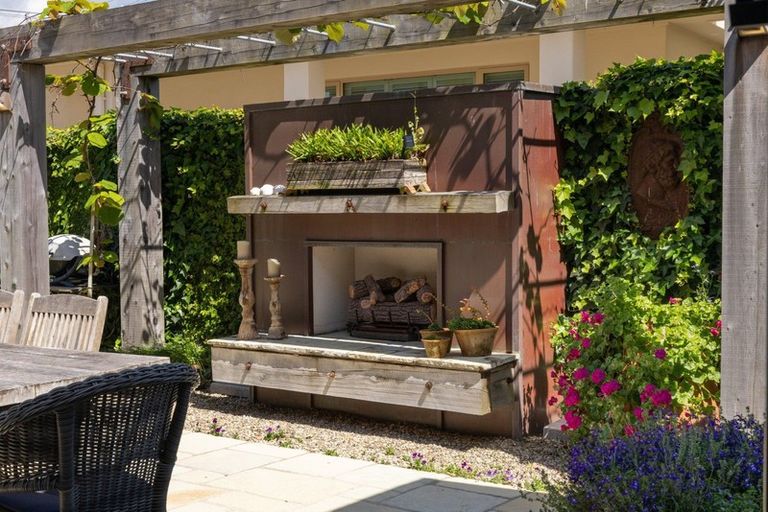 Photo of property in 23 Karewa Parade, Papamoa Beach, Papamoa, 3118