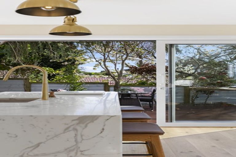 Photo of property in 1 Pinnacle Street, Seatoun, Wellington, 6022