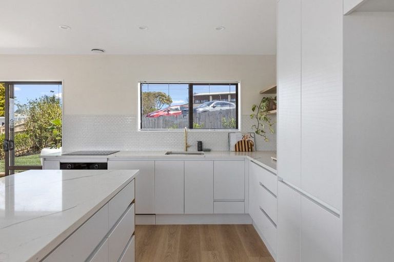 Photo of property in 1/43 Watea Road, Torbay, Auckland, 0630