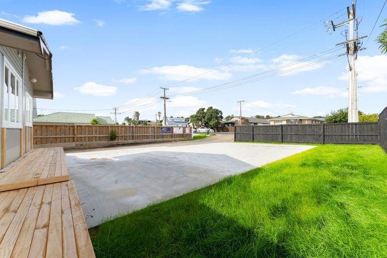 Photo of property in 9 Bay Street, Red Beach, 0932