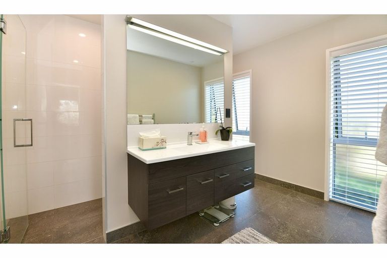 Photo of property in 69 Hillcrest Road, Hatfields Beach, Orewa, 0931