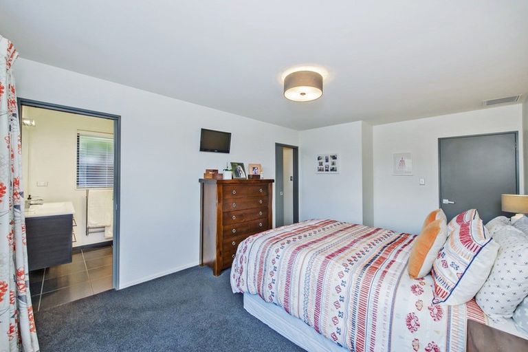 Photo of property in 17 Old Red Barn Road, Halswell, Christchurch, 8025