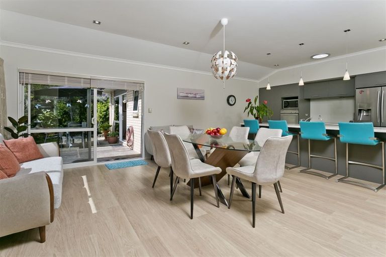 Photo of property in 11 Fendalton Place, Hatfields Beach, Orewa, 0931