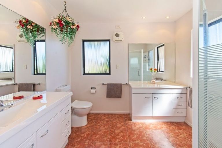 Photo of property in 9 Lamia Place, The Gardens, Auckland, 2105