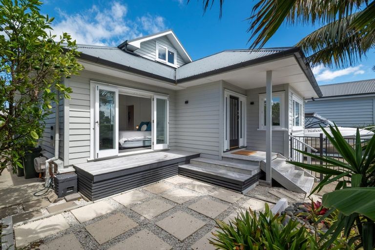 Photo of property in 165 Vauxhall Road, Narrow Neck, Auckland, 0624