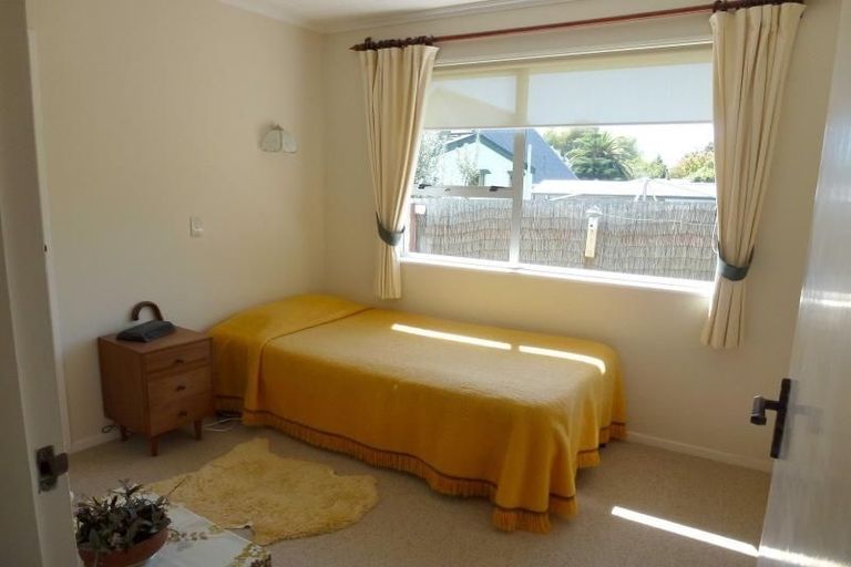 Photo of property in 25b Pehi Kupa Street, Waikanae, 5036