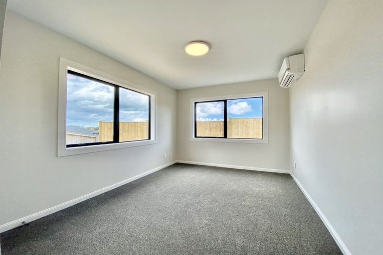 Photo of property in 25 Colliston Rise, Pinehill, Auckland, 0632