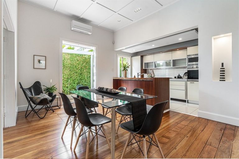 Photo of property in 3/6 Wairoa Road, Devonport, Auckland, 0624