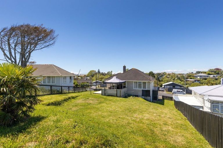 Photo of property in 33 Banks Street, Marfell, New Plymouth, 4310