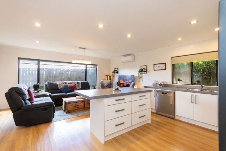 Photo of property in 29 Johnstone Drive, Fitzherbert, Palmerston North, 4410