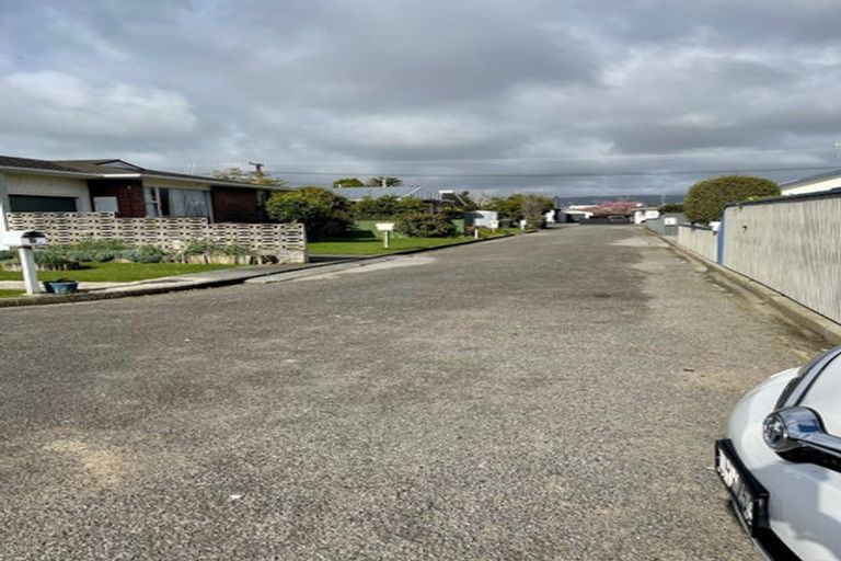 Photo of property in 1 Puriri Place, Levin, 5510