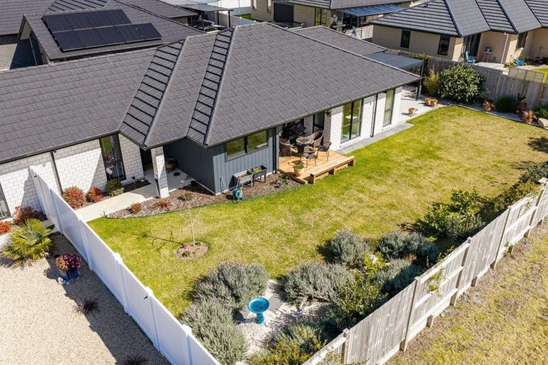 Photo of property in 4 Te Taniwha Road, One Tree Point, 0118