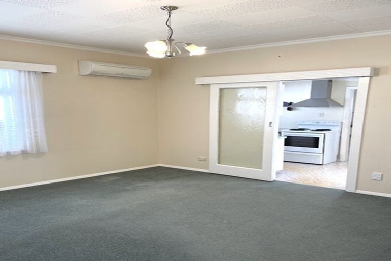 Photo of property in 100 Yule Street, Lyall Bay, Wellington, 6022