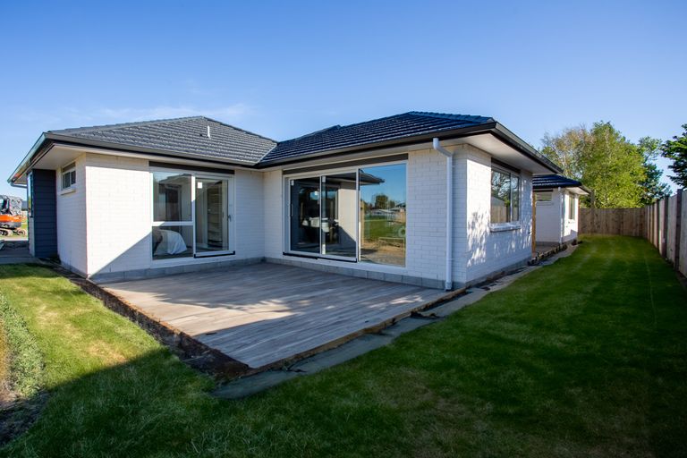 Photo of property in 10 Van Baarle Close, Carterton, 5713