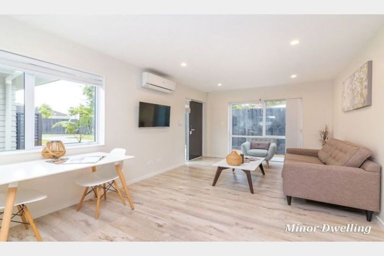 Photo of property in 10 Devon Street, Te Atatu South, Auckland, 0610