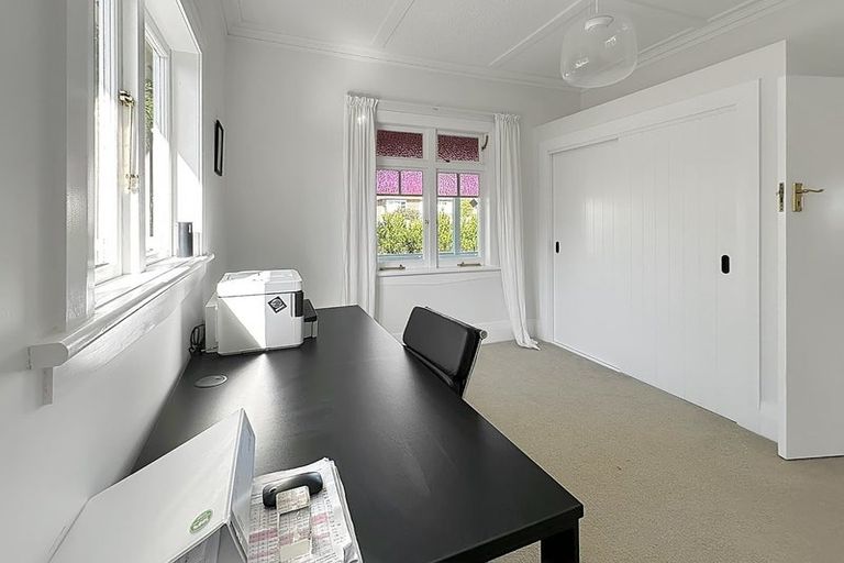 Photo of property in 71 Point Chevalier Road, Point Chevalier, Auckland, 1022