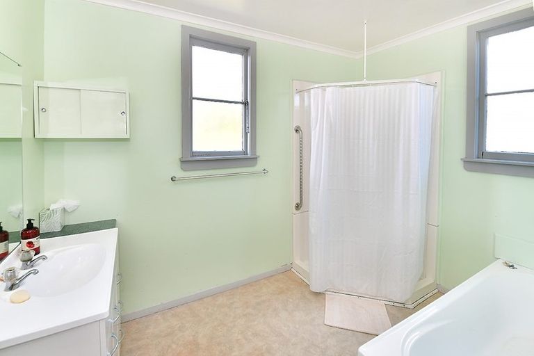 Photo of property in 45 Awaroa Road, Helensville, 0800