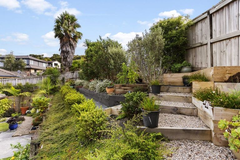 Photo of property in 15 Waldorf Crescent, Orewa, 0931