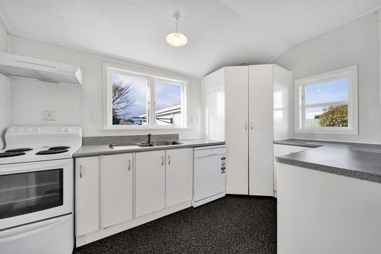 Photo of property in 10 Burns Street, Hawera, 4610